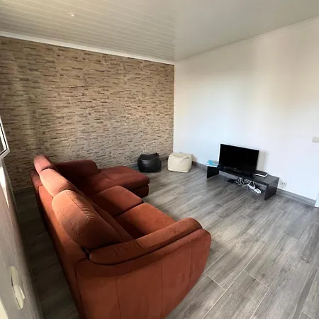 Casa A 2 Minutos A Pe De Piscina Natural בית נופש Ponta Delgada