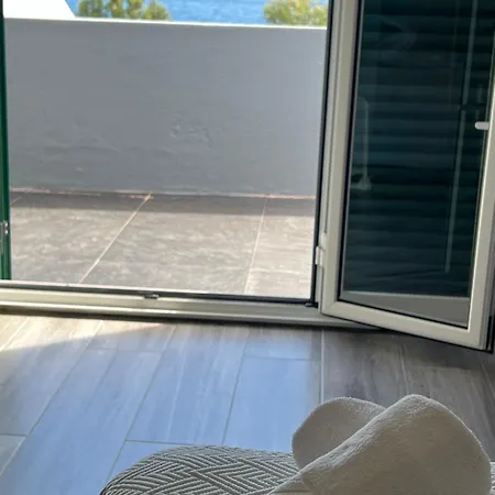 Casa A 2 Minutos A Pe De Piscina Natural Ponta Delgada