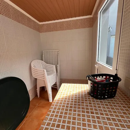 Casa A 2 Minutos A Pe De Piscina Natural * Ponta Delgada