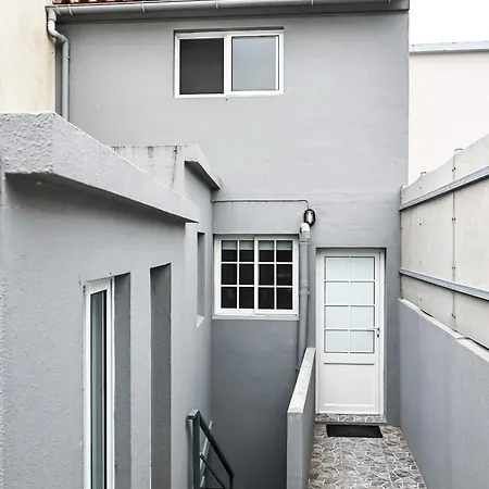Casa A 2 Minutos A Pe De Piscina Natural * Ponta Delgada (Sao Miguel)