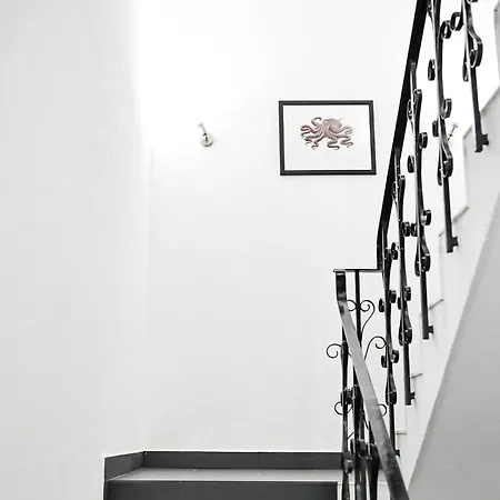 Casa A 2 Minutos A Pe De Piscina Natural Ponta Delgada (Sao Miguel)