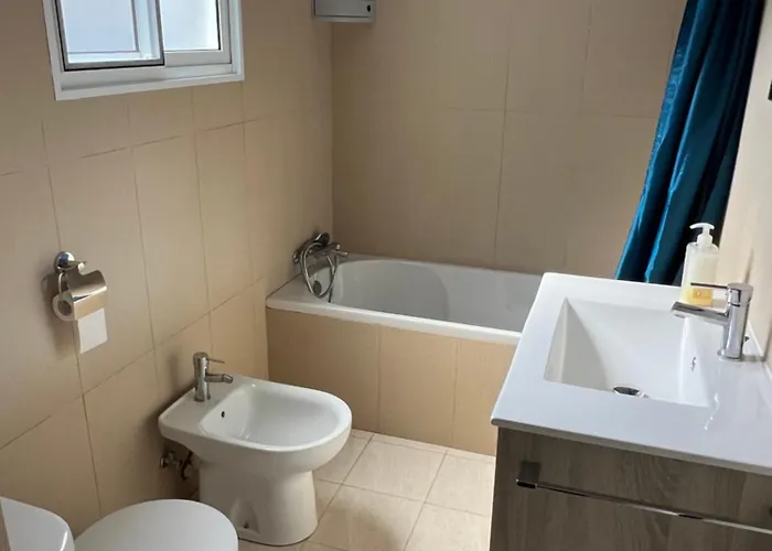 Casa A 2 Minutos A Pe De Piscina Natural Nyaraló *