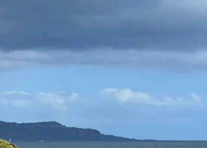 Casa A 2 Minutos A Pe De Piscina Natural Nyaraló