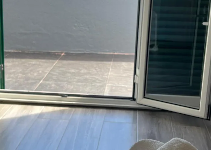 Casa A 2 Minutos A Pe De Piscina Natural Ponta Delgada