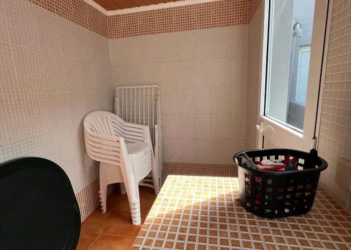 Casa A 2 Minutos A Pe De Piscina Natural * Ponta Delgada